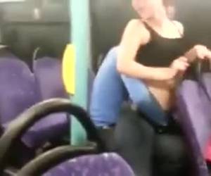 skotske teenage pige fingre i en overfyldt bus