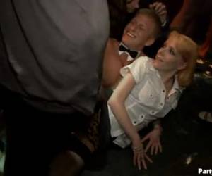 dans pistinde ve her köşede bar karşı azgın kızlar ve striptizci sert horoz emme ve whiteh prezervatif derin ve sert azgın bu sexparty becerdin olmak.