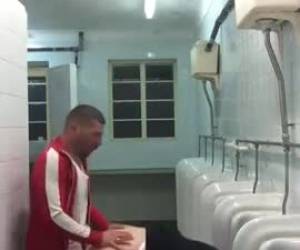 pisuar bir anal şipşak bir bicumrre gay amatör seks filmi. pisuar amatör, anal şipşak