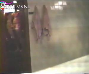 filme secretamente durante a subtração na sauna dois homens secretamente o filme durante a subtração na sauna. amador, secretamente o filme durante a subtração na sauna