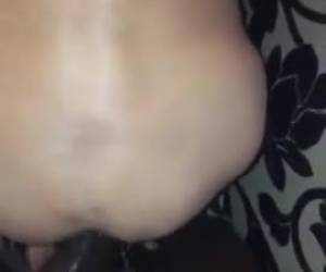 bianco gay riceve grosso negro gallo in ano. suo ano è spalancata per quel delizioso palo nero. bianco nero & interraziale, gay riceve un dildo grosso negro in ano