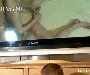 bu şirin twink kelime kendi yansıması azgın. ve bu narcissus gerçekten güzel bir eşcinsel. o çeker aletini tv önünde üzerinde mastürbasyon kendini görüntü mastubatingg. solo, şirin twink masturbates kendi videobee