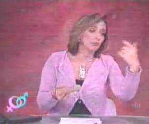 Op de Braziliaanse televisie gaat niets te ver ze laten er zelfs zien hoe je een lul in het grotje moet duwen.Voorlichting 