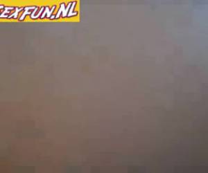 nakal pelacur memberikan blowjob besar di luar