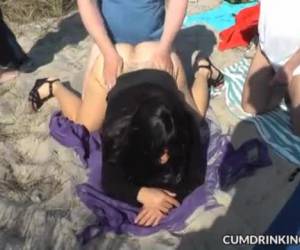 beach halua sanoa kiimainen lutka useita jäykkä kukot vieraiden miesten anna niiden vittu hänen suunsa ja pussy täynnä spermaa spray.