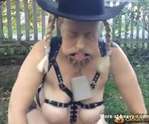 extraeme e bicumrre bdsm humilhação extraeme e bicumrre bdsm humilhação. vadia dele como um garoto de sino de vaca vaca leiteira whiteh em exposição. extraeme e bicumrre bdsm humilhação